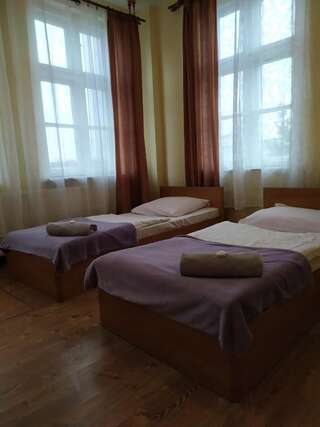 Мотели Dom Turysty Костшин-над-Одрон Двухместный номер с 2 отдельными кроватями-1