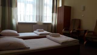 Мотели Dom Turysty Костшин-над-Одрон Двухместный номер с 2 отдельными кроватями-3