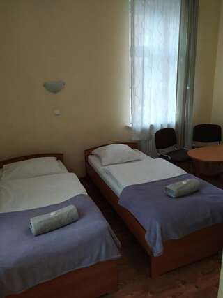 Мотели Dom Turysty Костшин-над-Одрон Двухместный номер с 2 отдельными кроватями и общей ванной комнатой-1